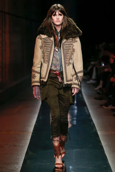 Look 48